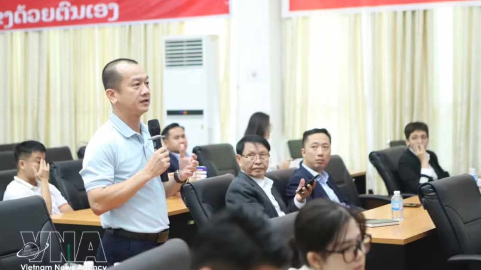 Vietnam, Laos promote trade and transport connectivity